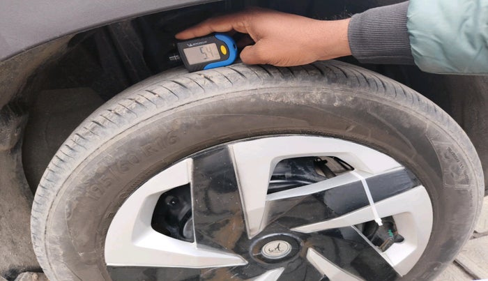 2024 Nissan MAGNITE Acenta B4D 1.0 Petrol MT, Petrol, Manual, 10,615 km, tyre