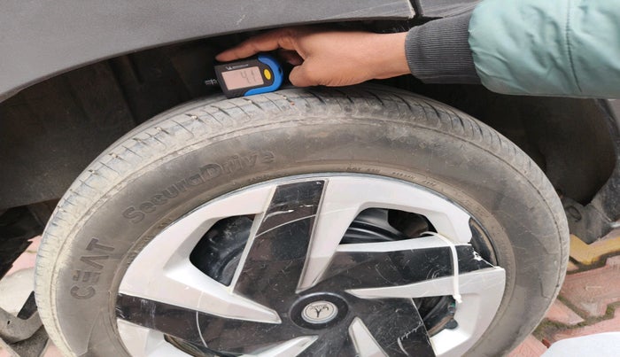 2024 Nissan MAGNITE Acenta B4D 1.0 Petrol MT, Petrol, Manual, 10,615 km, tyre