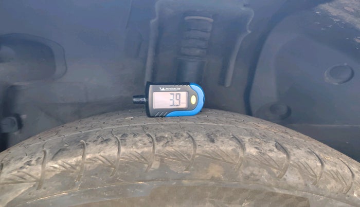 2013 Nissan Terrano XV D THP 110 PS, Diesel, Manual, 1,91,703 km, tyre