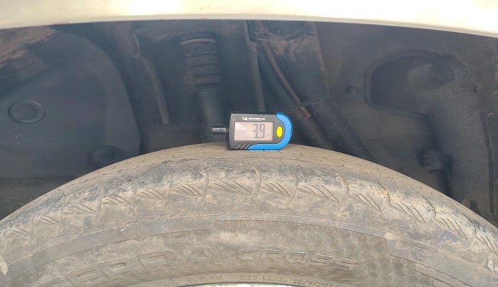 2013 Nissan Terrano XV D THP 110 PS, Diesel, Manual, 1,91,703 km, tyre