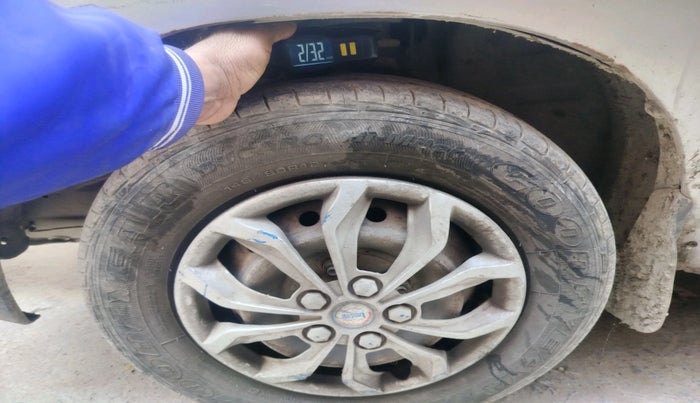 2011 Maruti Alto LXI CNG, Petrol, Manual, 1,38,954 km, tyre