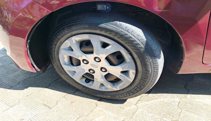 2016 Hyundai Grand i10 MAGNA AT 1.2 KAPPA VTVT, Petrol, Automatic, 1,04,348 km, tyre