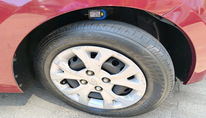 2016 Hyundai Grand i10 MAGNA AT 1.2 KAPPA VTVT, Petrol, Automatic, 1,04,348 km, tyre