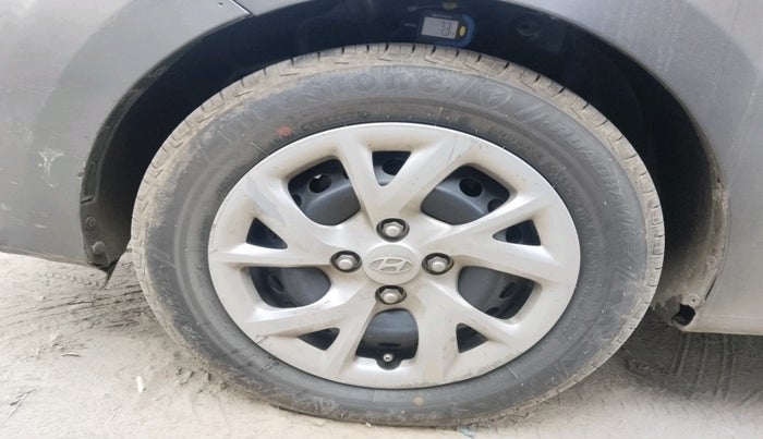 2017 Hyundai Grand i10 SPORTZ (O) 1.2 KAPPA VTVT, Petrol, Manual, 1,06,273 km, tyre