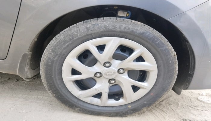 2017 Hyundai Grand i10 SPORTZ (O) 1.2 KAPPA VTVT, Petrol, Manual, 1,06,273 km, tyre