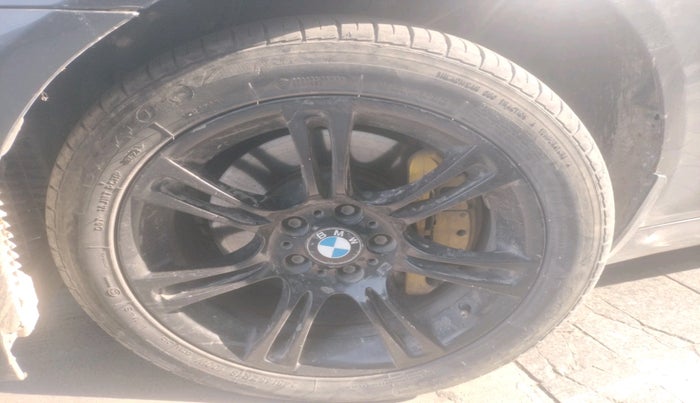 2013 BMW 5 Series 530D M SPORT, Diesel, Automatic, 1,56,888 km, tyre