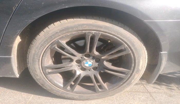 2013 BMW 5 Series 530D M SPORT, Diesel, Automatic, 1,56,888 km, tyre