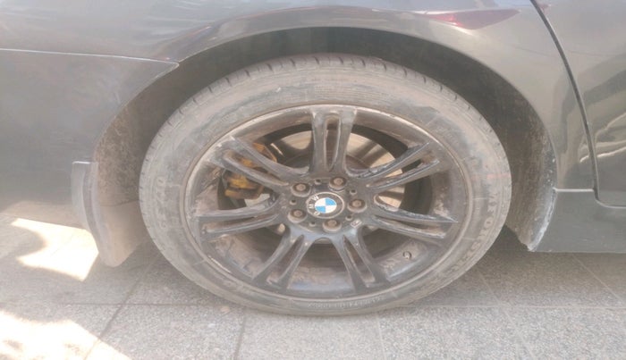 2013 BMW 5 Series 530D M SPORT, Diesel, Automatic, 1,56,888 km, tyre