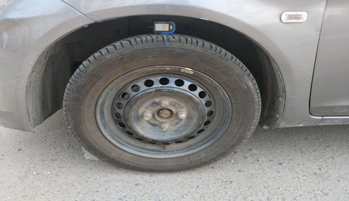 2012 Honda Brio S MT, Petrol, Manual, 1,02,629 km, tyre