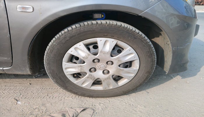 2012 Honda Brio S MT, Petrol, Manual, 1,02,629 km, tyre