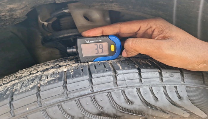 2012 Mahindra XUV500 W6, Diesel, Manual, 1,40,905 km, tyre