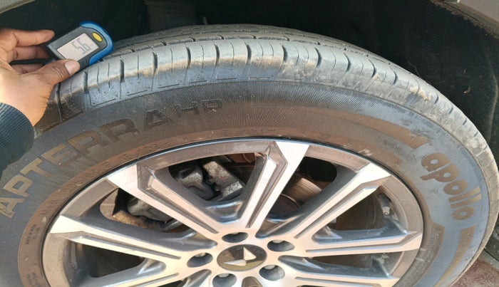 2024 Mahindra XUV700 AX 7 LUXURY D MT 7 STR, Diesel, Manual, 47,443 km, tyre