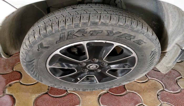 2018 Renault Duster 85 PS RXZ DIESEL, Diesel, Manual, 1,11,283 km, tyre