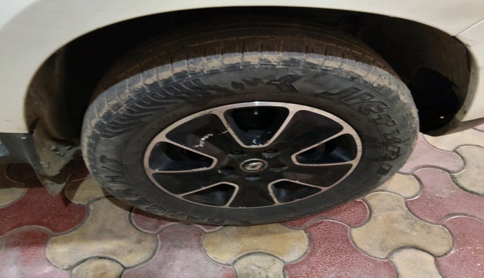 2018 Renault Duster 85 PS RXZ DIESEL, Diesel, Manual, 1,11,283 km, tyre