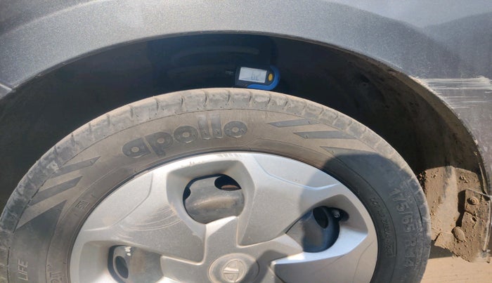 2022 Tata Tiago XT CNG, Petrol, Manual, 64,473 km, tyre