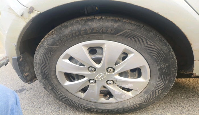 2013 Hyundai i10 SPORTZ 1.2, Petrol, Manual, 1,26,007 km, tyre