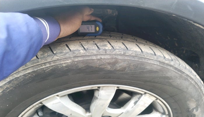 2016 Mahindra XUV500 W10, Diesel, Manual, 1,60,951 km, tyre