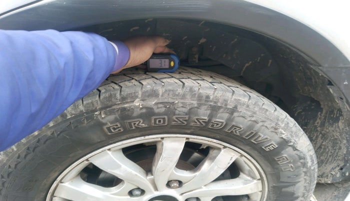 2016 Mahindra XUV500 W10, Diesel, Manual, 1,60,951 km, tyre