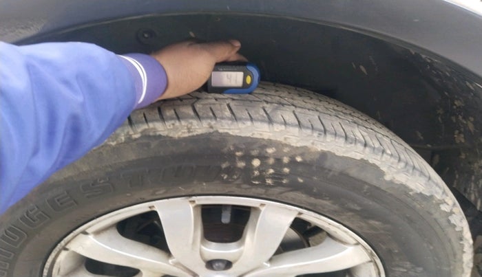 2016 Mahindra XUV500 W10, Diesel, Manual, 1,60,951 km, tyre