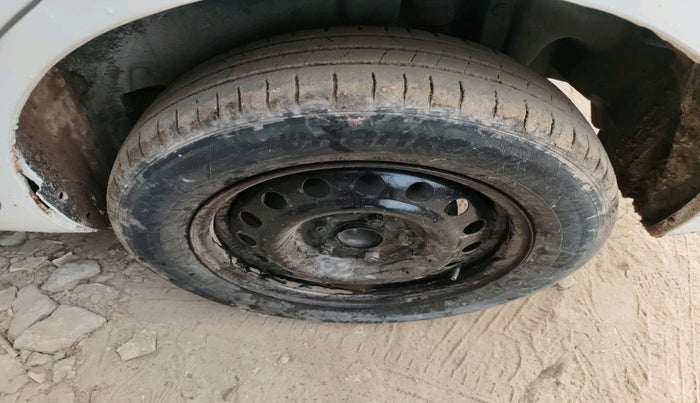 2017 Maruti Ertiga VXI CNG, Petrol, Manual, 86,497 km, tyre