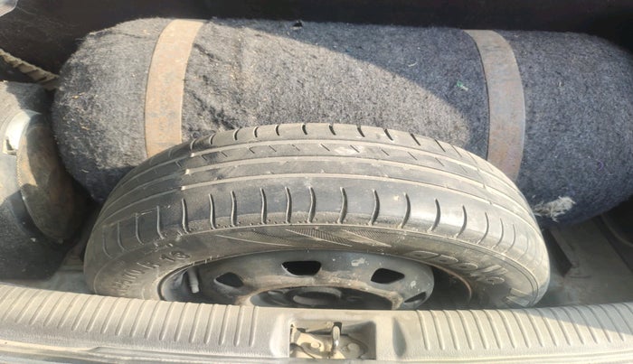 2011 Hyundai Santro Xing GLS (CNG), Petrol, Manual, 1,17,506 km, tyre