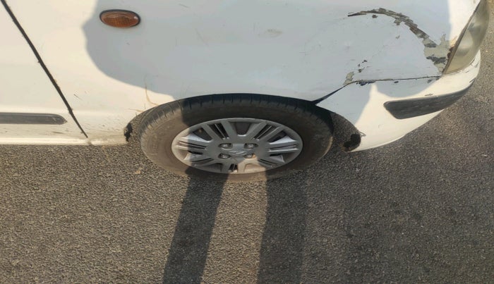 2011 Hyundai Santro Xing GLS (CNG), Petrol, Manual, 1,17,506 km, tyre