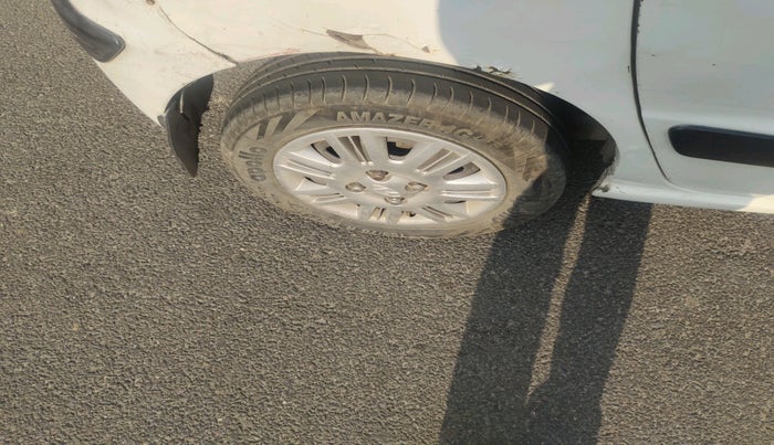 2011 Hyundai Santro Xing GLS (CNG), Petrol, Manual, 1,17,506 km, tyre