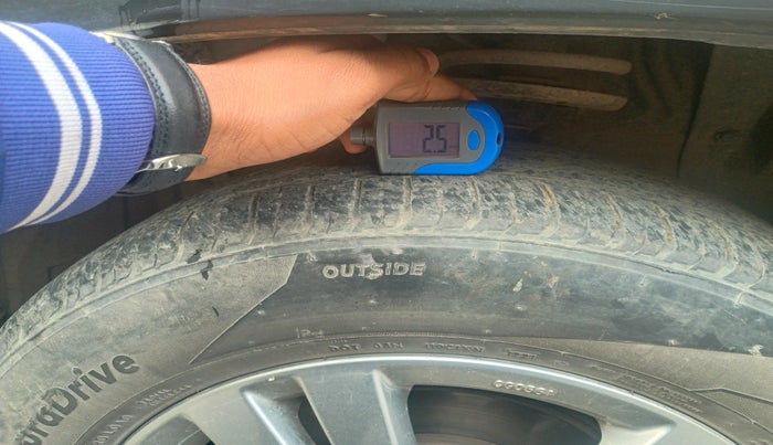 2016 Maruti Vitara Brezza ZDI, Diesel, Manual, 1,06,725 km, tyre