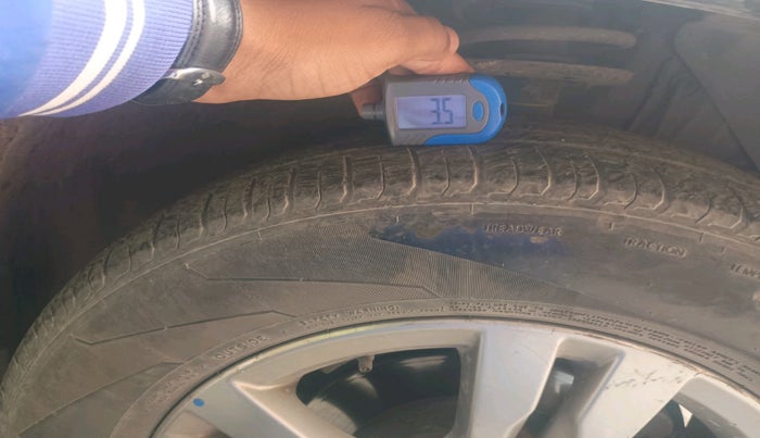 2016 Maruti Vitara Brezza ZDI, Diesel, Manual, 1,06,725 km, tyre