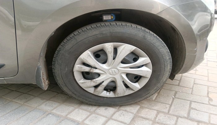 2021 Maruti Swift VXI, Petrol, Manual, 64,742 km, tyre