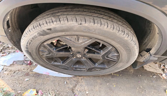 2023 Tata Harrier FEARLESS PLUS DARK EDITION, Diesel, Manual, 29,966 km, tyre