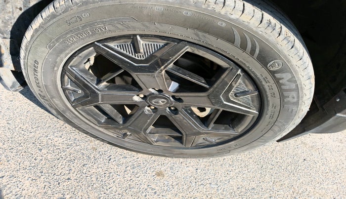 2023 Tata Harrier FEARLESS PLUS DARK EDITION, Diesel, Manual, 29,966 km, tyre