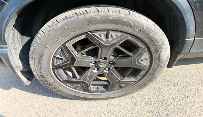 2023 Tata Harrier FEARLESS PLUS DARK EDITION, Diesel, Manual, 29,966 km, tyre