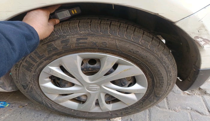 2012 Maruti Swift Dzire LXI, Petrol, Manual, 1,03,630 km, tyre