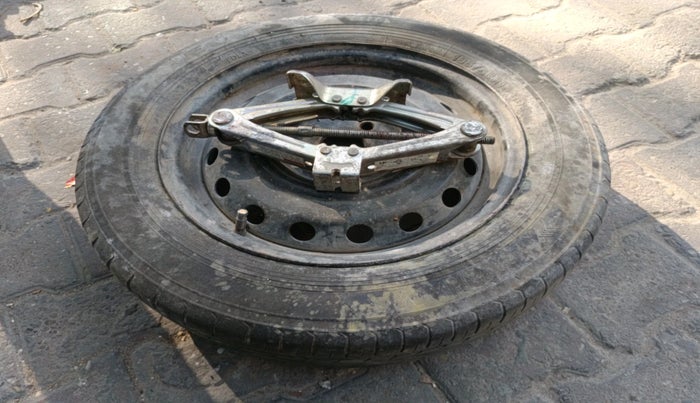 2012 Maruti Swift Dzire LXI, Petrol, Manual, 1,03,630 km, tyre