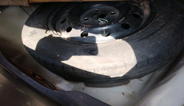 2015 Maruti Swift Dzire VDI, Diesel, Manual, 1,66,994 km, tyre