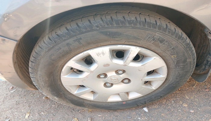 2013 Hyundai i20 MAGNA (O) 1.2, Petrol, Manual, 80,241 km, tyre