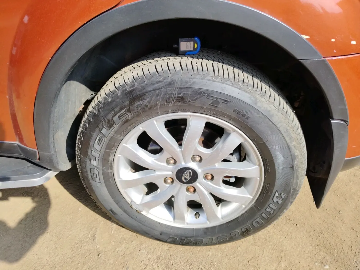 2015 Mahindra XUV500 W10, Diesel, Manual, 1,02,500 km, tyre