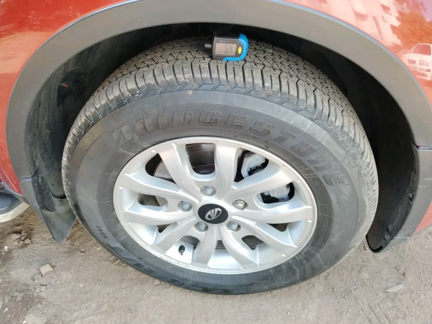 2015 Mahindra XUV500 W10, Diesel, Manual, 1,02,500 km, tyre