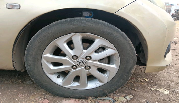 2014 Honda Mobilio 1.5L I-DTEC V, Diesel, Manual, 1,70,597 km, tyre