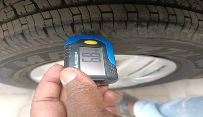 2015 Maruti Alto 800 LXI CNG, Petrol, Manual, 1,19,823 km, tyre