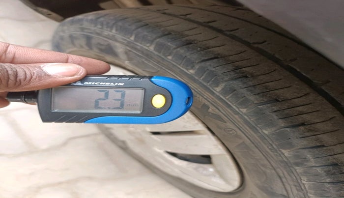 2015 Maruti Alto 800 LXI CNG, Petrol, Manual, 1,19,823 km, tyre