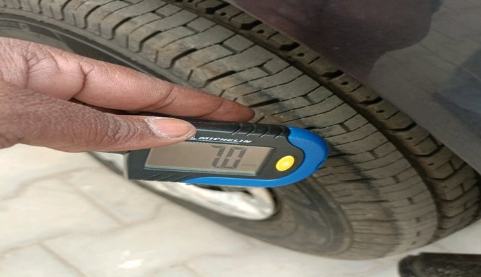 2015 Maruti Alto 800 LXI CNG, Petrol, Manual, 1,19,823 km, tyre