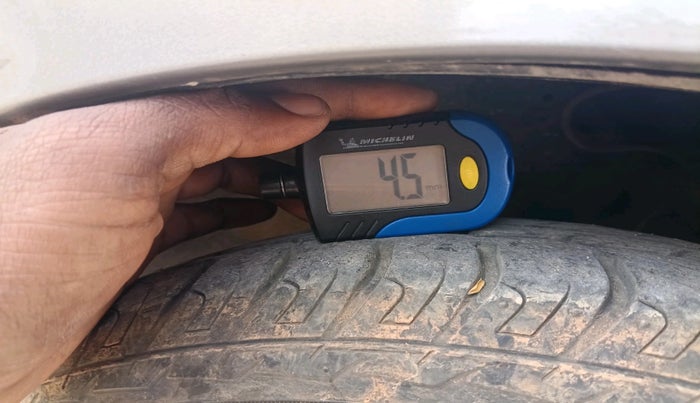 2011 Chevrolet Spark LT 1.0 LPG, Petrol, Manual, 56,431 km, tyre