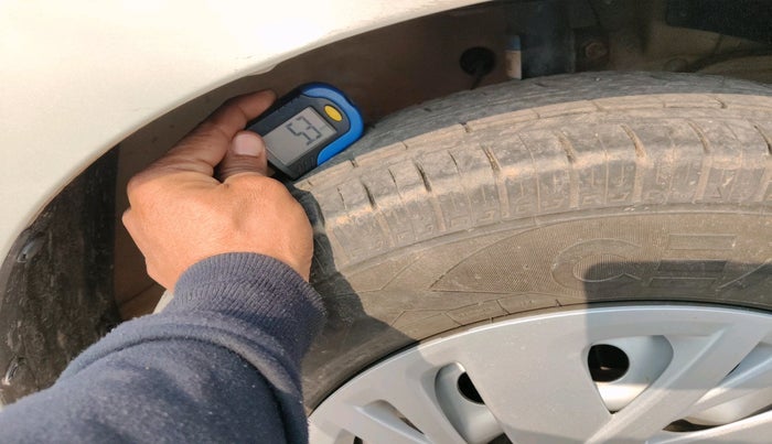 2019 Maruti Dzire LDI, Diesel, Manual, 1,98,705 km, tyre