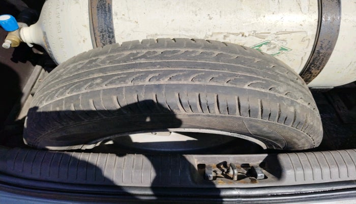 2011 Hyundai i20 ASTA 1.2, Petrol, Manual, 1,10,145 km, tyre