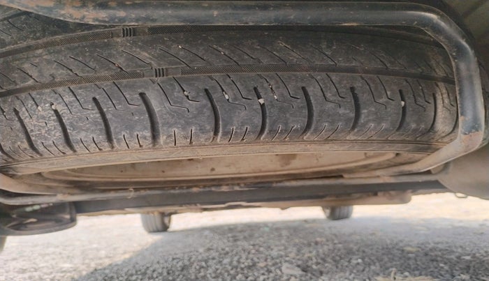 2013 Maruti Ertiga ZDI, Diesel, Manual, 3,84,907 km, tyre