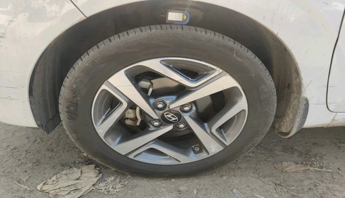 2024 Hyundai AURA SX 1.2 CNG, Petrol, Manual, 32,849 km, tyre