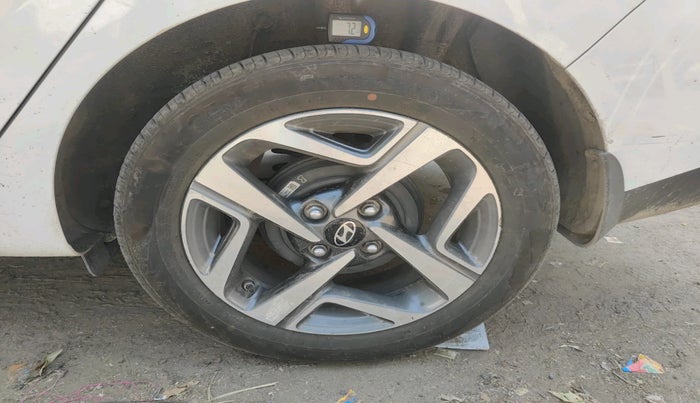 2024 Hyundai AURA SX 1.2 CNG, Petrol, Manual, 32,849 km, tyre