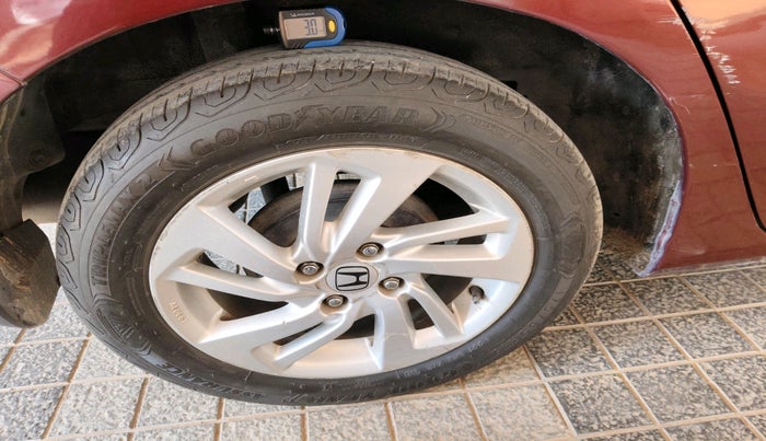 2016 Honda Jazz 1.2L I-VTEC V AT, Petrol, Automatic, 79,852 km, tyre